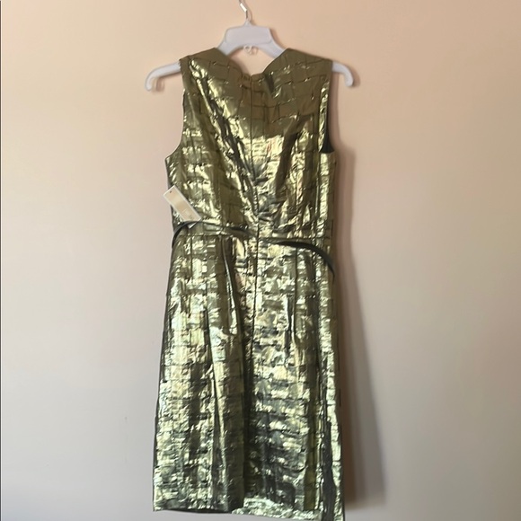 Elegant Gold Sleeveless Dress - Picture 6 of 6